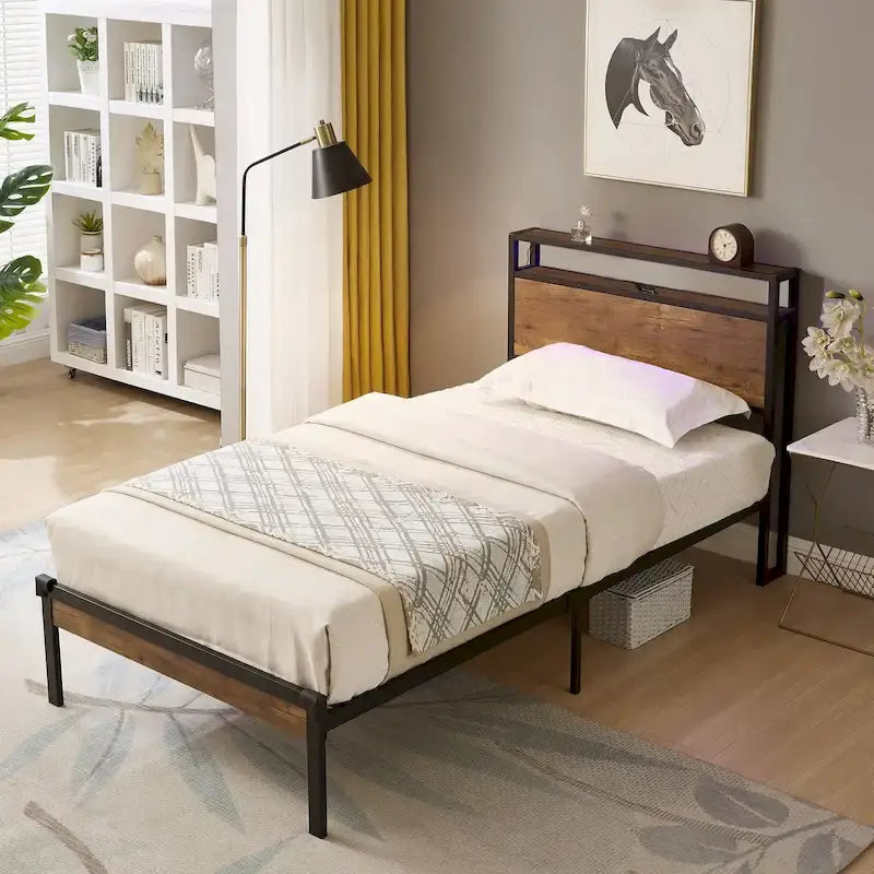 Lit double en métal avec tête et pied de lit en bois et port USB intégré