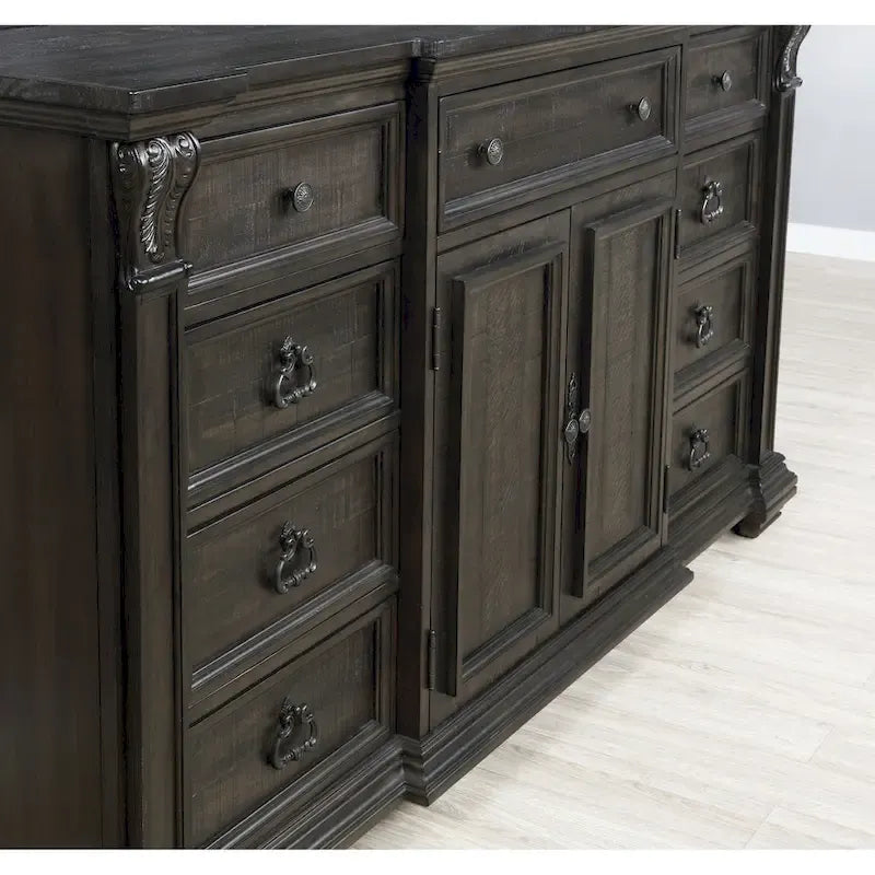 Lit, commode, miroir et deux tables de nuit en bois de noyer foncé vieilli