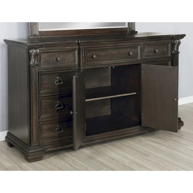 Lit, commode, miroir et deux tables de nuit en bois de noyer foncé vieilli